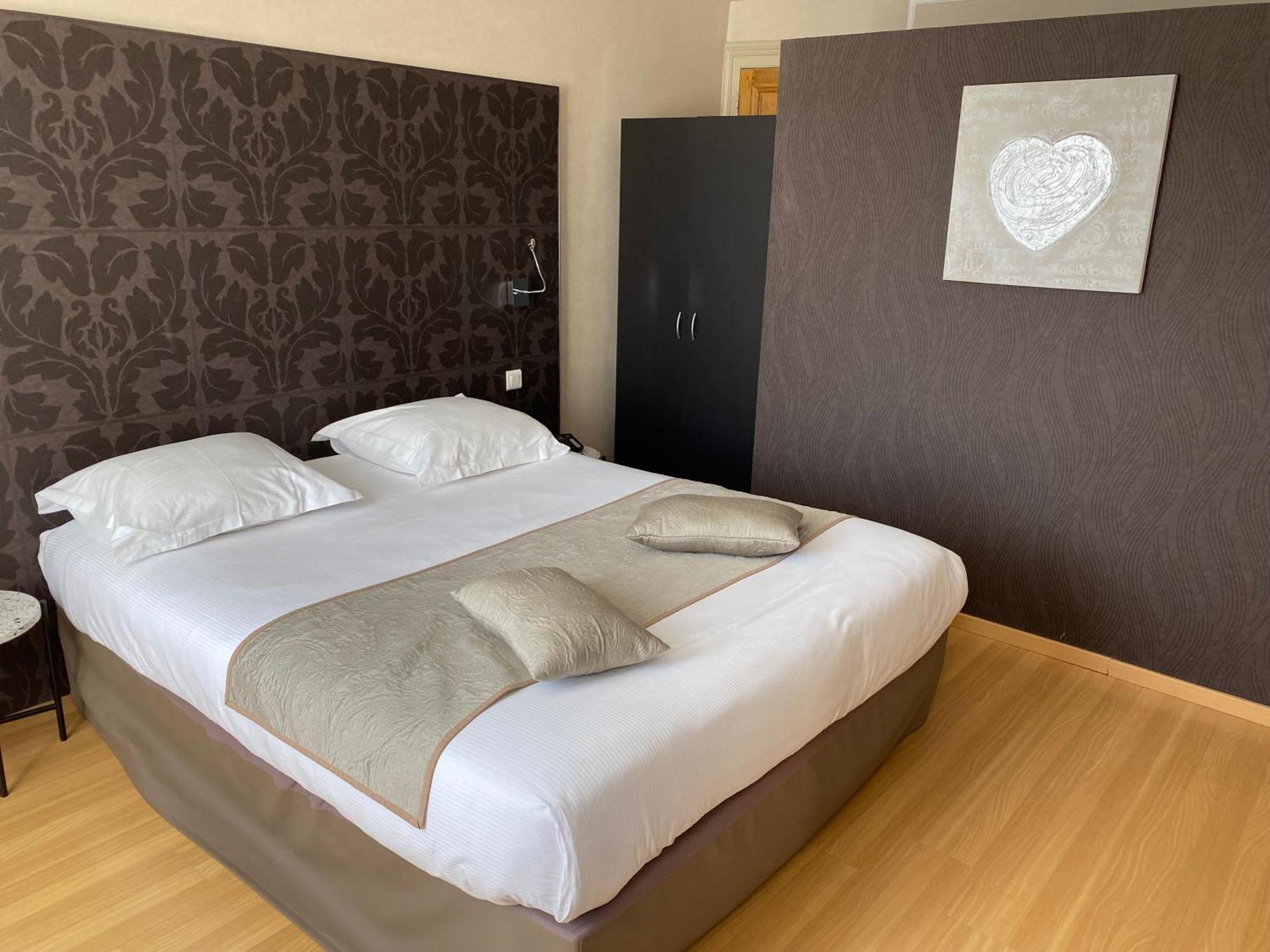 פונטרליה Hotel Saint-Pierre מראה חיצוני תמונה